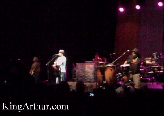 Jason Mraz with band